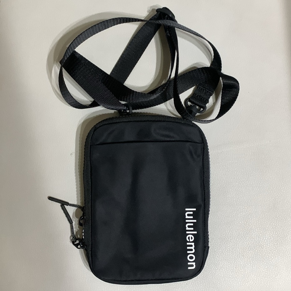 Lululemon Crossbody Easy Access